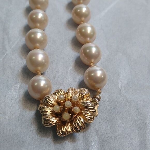 Vintage Vendome Floral Clasp Cream Pearl Knotted Necklace Cottagecore - Picture 6 of 10